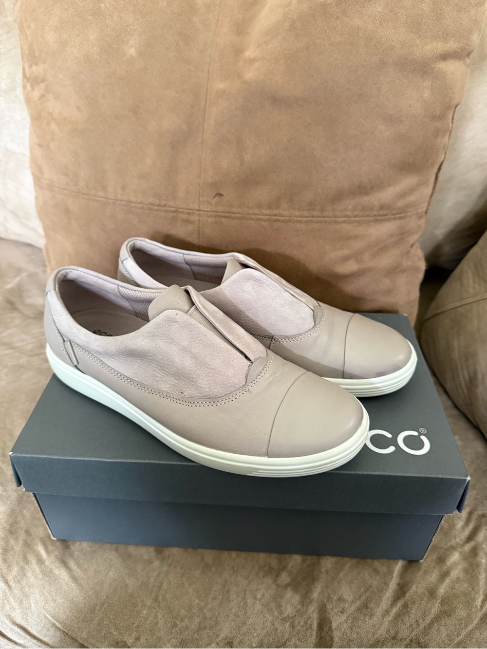 38 Ecco Slip-On Sneakers in Light Taupe and White Sole
